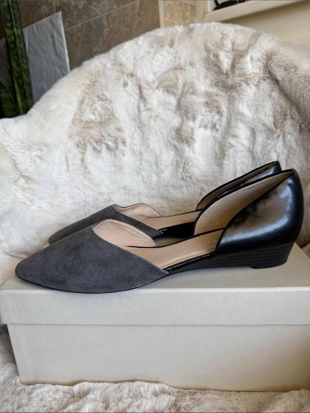 Franco Sarto Two-Tone Gray Suede Pointed D'Orsay Flats - Picture 4 of 7